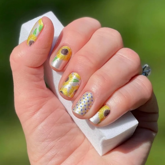 *Retired* Color Street: Sunflower Child | Floral Polka Dot Spring Summer Yellow - Picture 5 of 12